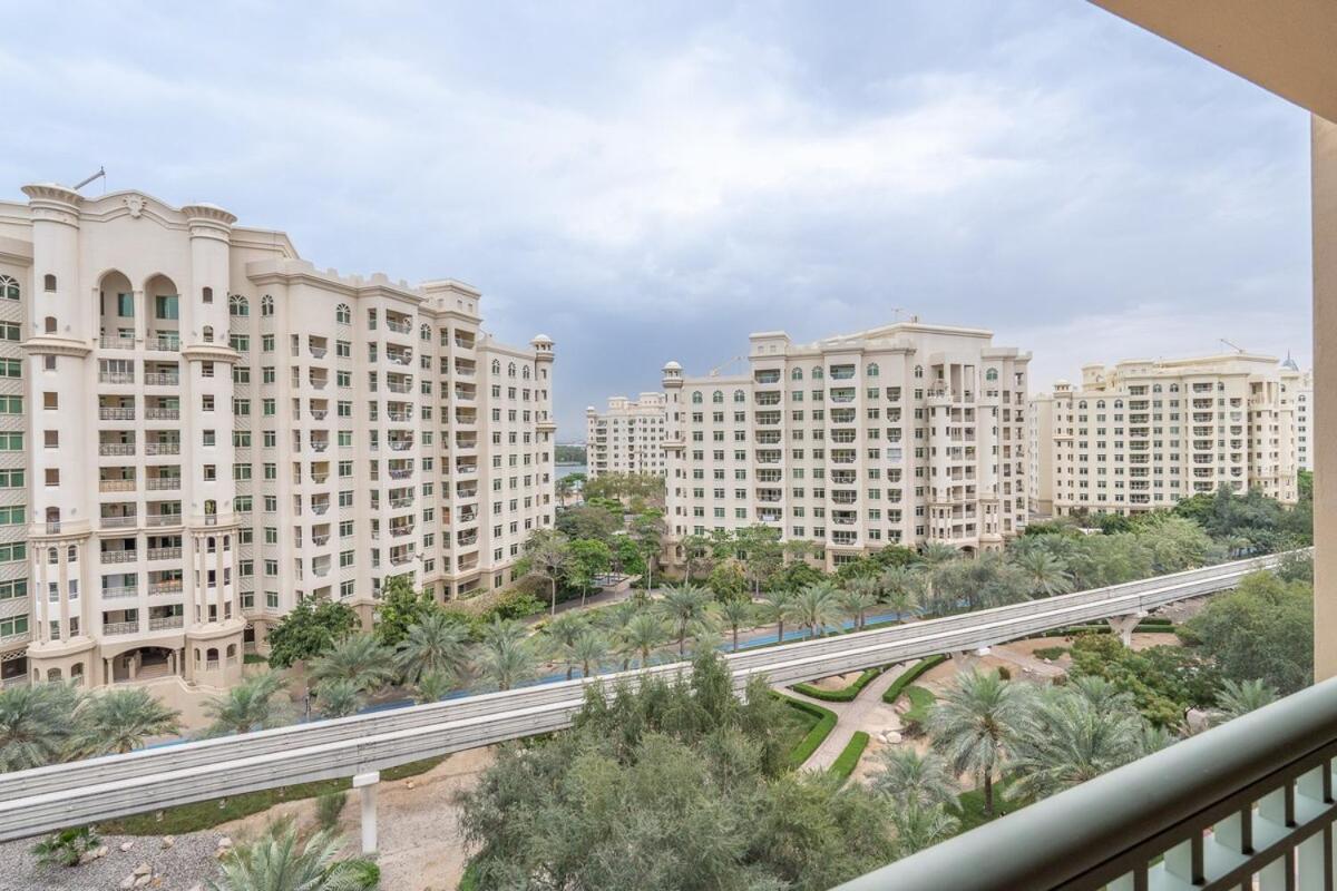 Spacious 3-bedrooms With Cozy Balcony In Palm Jumeira! Appartement Dubai
